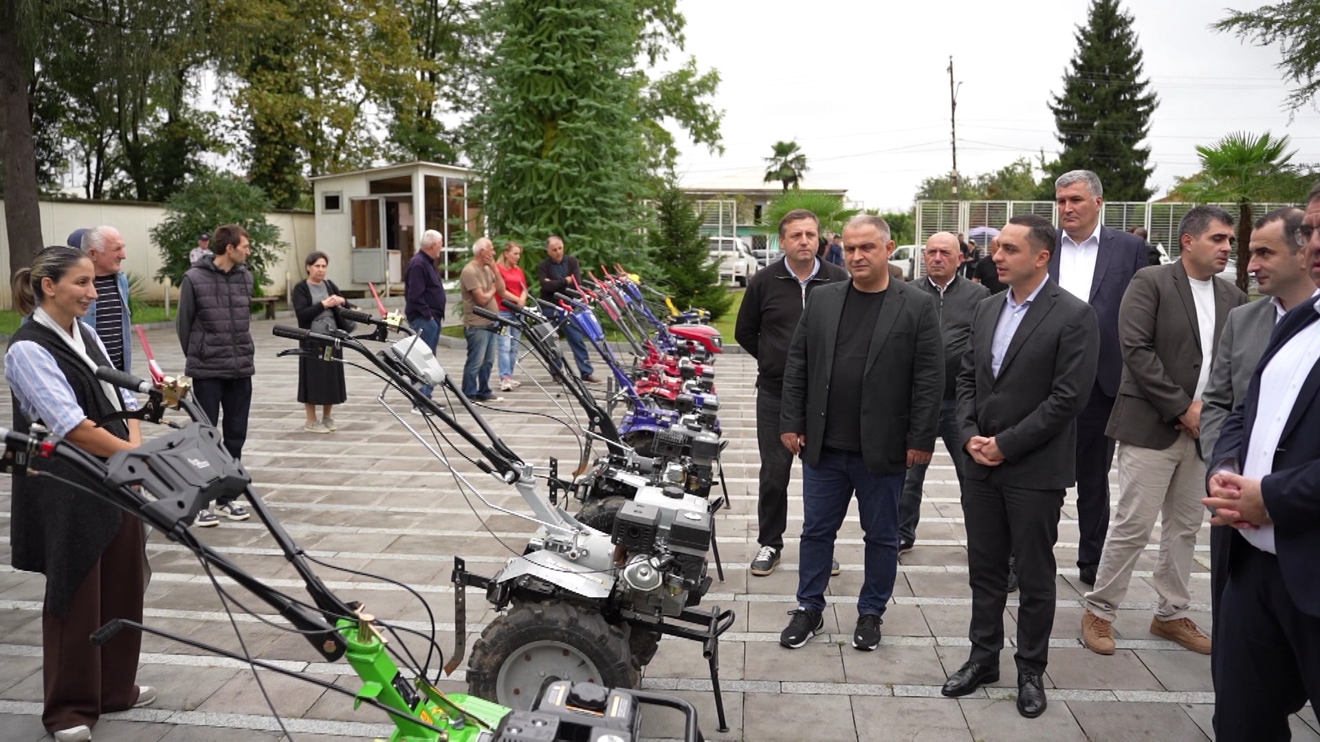 აფხაზეთიდან დევნილ ბენეფიციარებს სასოფლო-სამეურნეო ტექნიკა გადაეცათ