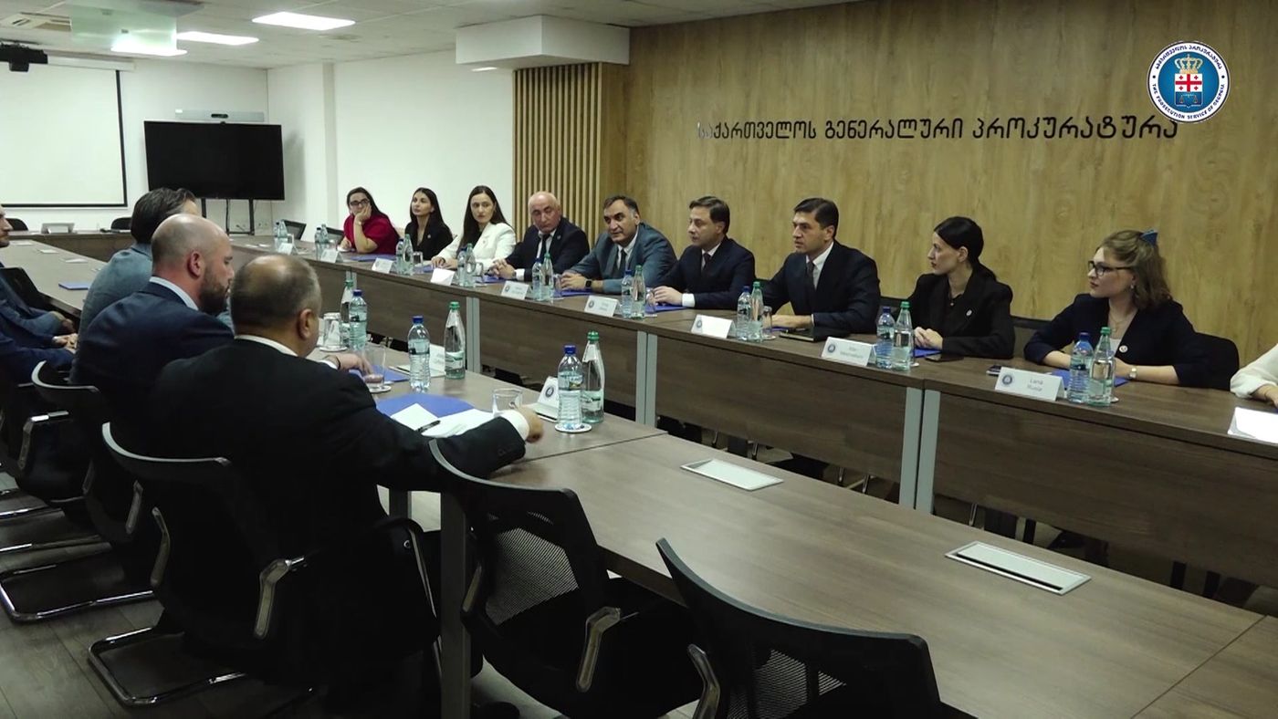 საქართველოს პროკურატურის წარმომადგენლებს აშშ-ელჩის ელჩის მოვალეობის შემსრულებლის მადლობის წერილები გადაეცათ