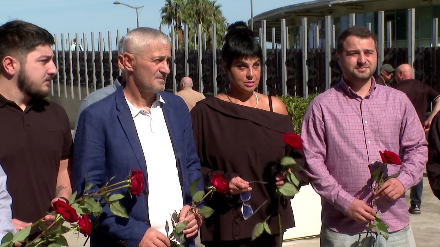 ,,ძლიერი საქართველო - ლელოს’’ აჭარის ორგანიზაციის წევრებმა საქართველოს ეროვნული გმირის ჟიური შარტავას ძეგლი ყვავილებით შეამკეს