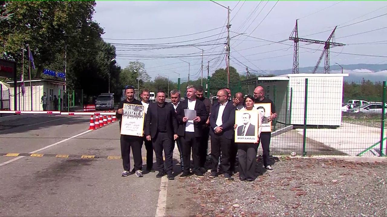 დაღუპულთა ხსოვნას პატივი მიაგეს ოპოზიციის წევრებმა