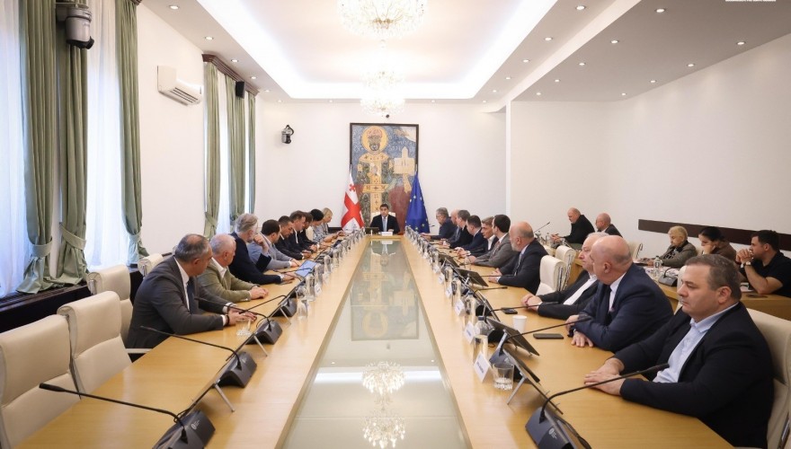 ქონების გადასახადთან დაკავშირებული საკანონმდებლო ცვლილება, რომელიც ფიზიკური პირებისთვის ქონების გადასახადზე 40-ათასლარიანი ზღვარის გაუქმებას ითვალისწინებს, პარლამენტის ბიუროს დღეს წარედგინა