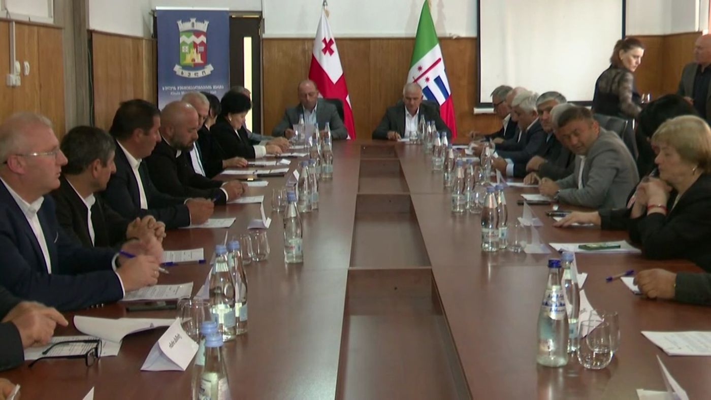 ხულოს მუნიციპალიტეტის საკრებულოში მორიგი სხდომა გაიმართა