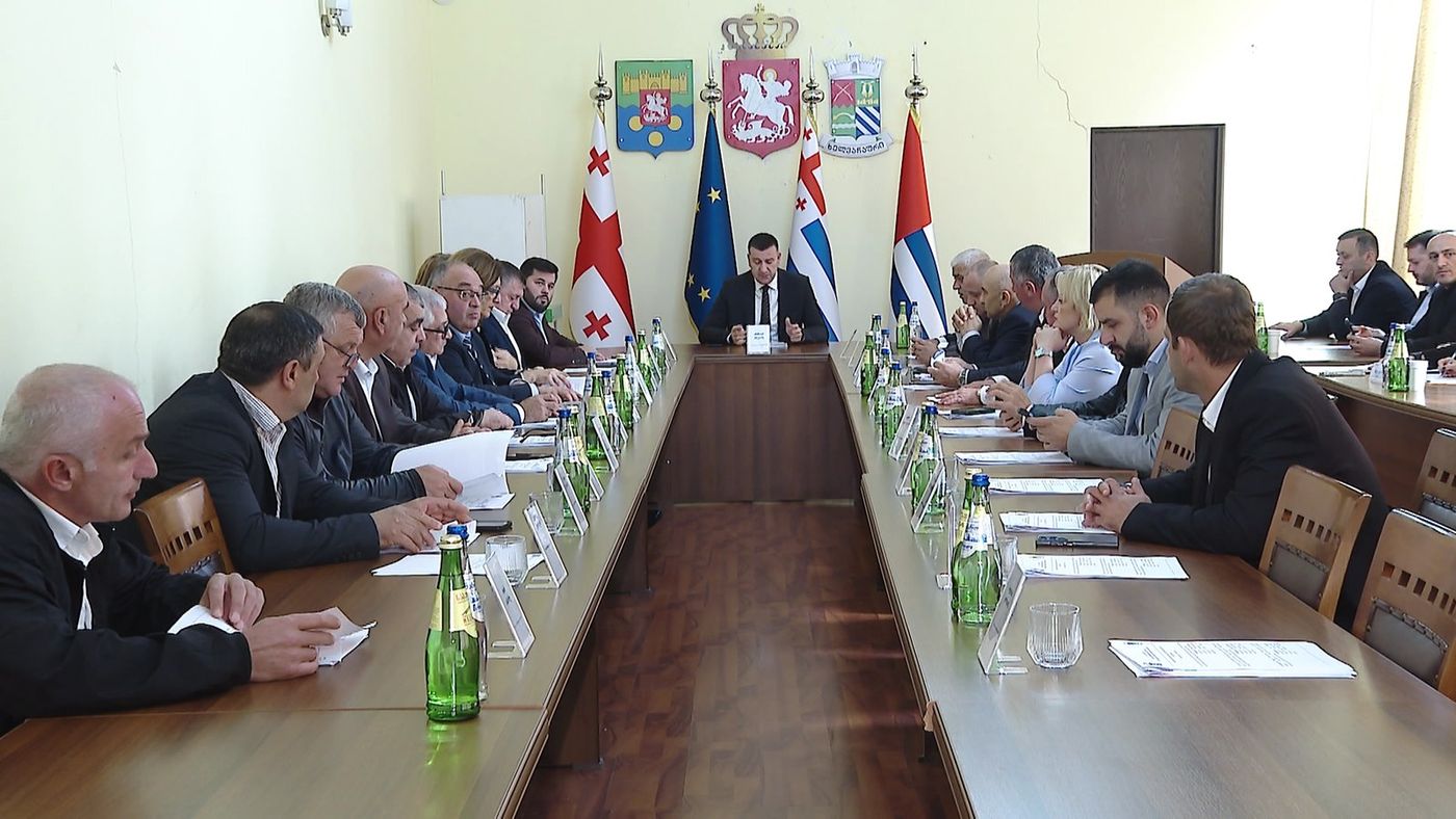 ხელვაჩაურის საკრებულომ მუნიციპალიტეტის საზღვრების ცვლილება და საკადრო საკითხები განიხილა