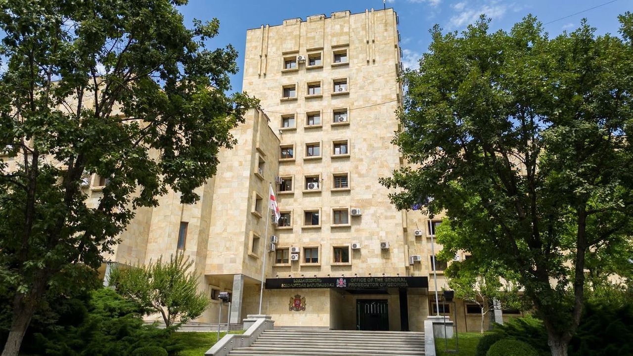 პროკურატურამ ყალბი დოკუმენტების გამოყენებით დიდი ოდენობით სხვისი ქონების თაღლითურად დაუფლების ფაქტზე უცხო ქვეყნის მოქალაქეს ბრალდება წარუდგინა
