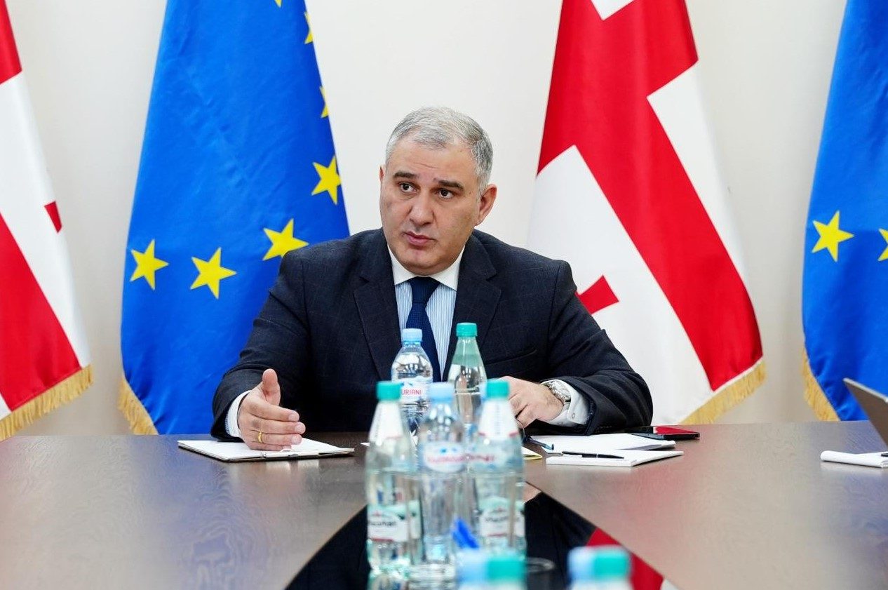მიხეილ სარჯველაძე: „როდესაც კლინიკა პაციენტის მიღებაზე ამბობს უარს, ჩვენ ვცდილობთ, საკითხი შევისწავლოთ. რაც შეეხება ზარებს, როდესაც სასწრაფო კლინიკას უკავშირდება, ყველა ზარი იწერება და ეს ყველა ექიმისთვის ცნობილია“