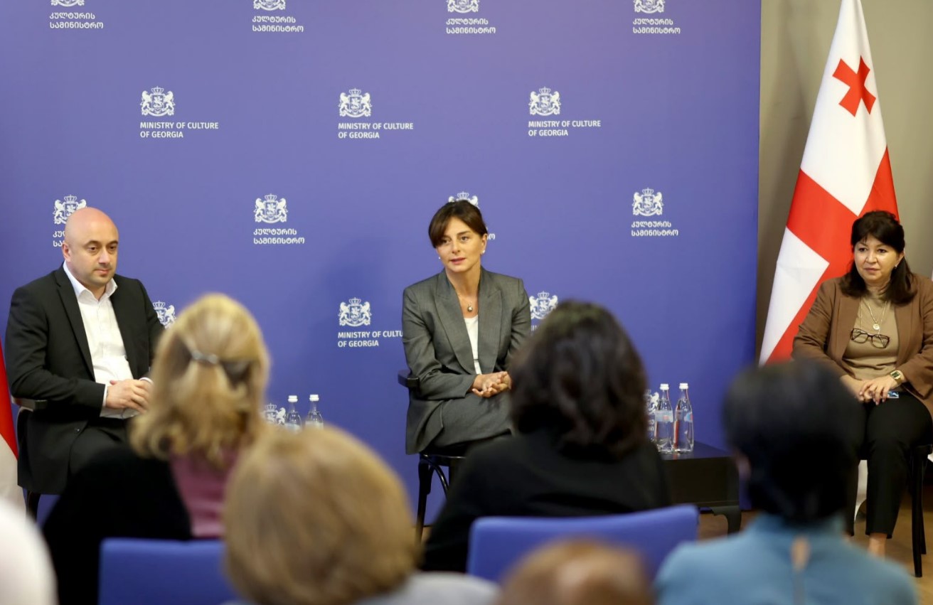 კულტურის მინისტრი, სამინისტროს დაქვემდებარებაში მყოფი სახელოვნებო სასწავლებლების ხელმძღვანელებს და წარმომადგენლებს შეხვდა