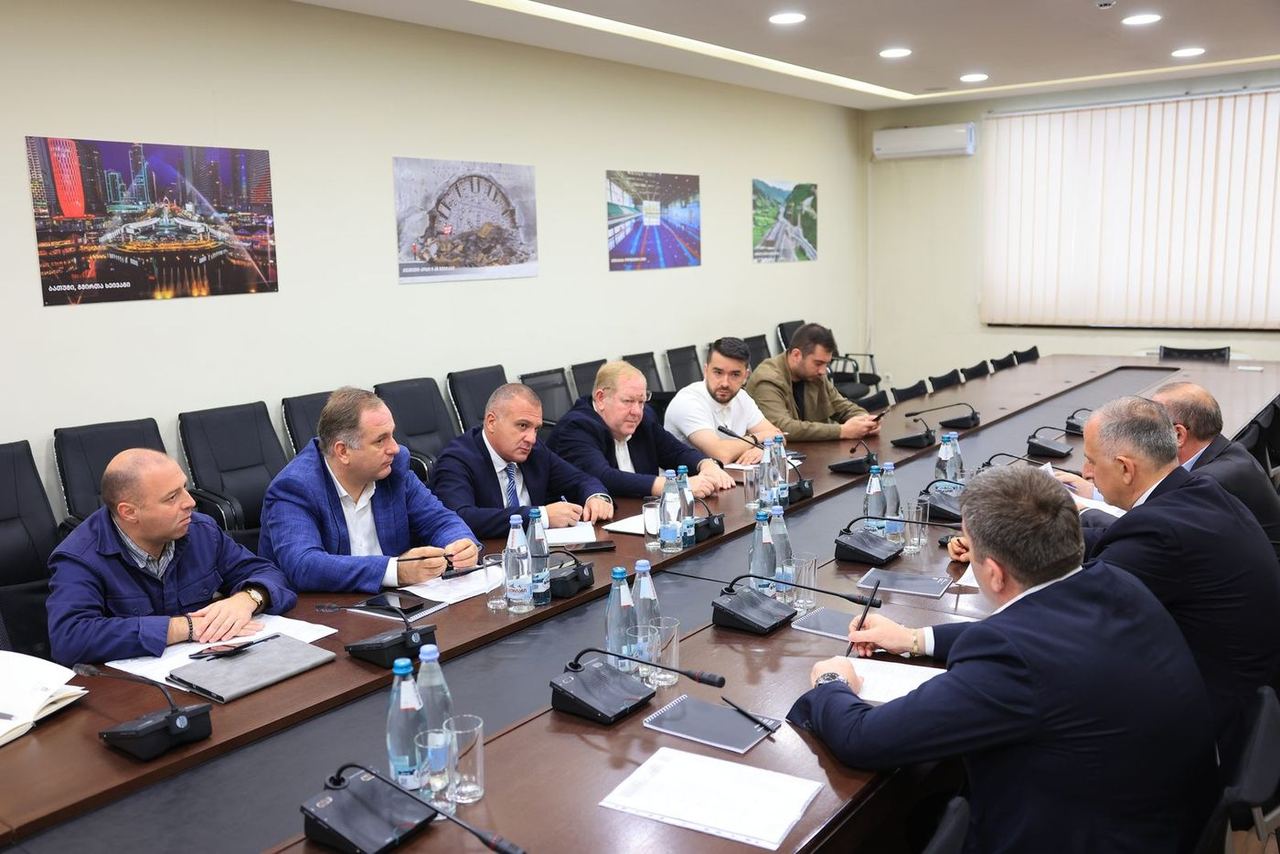 აჭარის მთავრობის თავმჯდომარის ზურაბ პატარაძის და მთავრობის წევრების ჩართულობით, საქართველოს ინფრასტრუქტურის სამინისტროში სამუშაო შეხვედრა გაიმართა