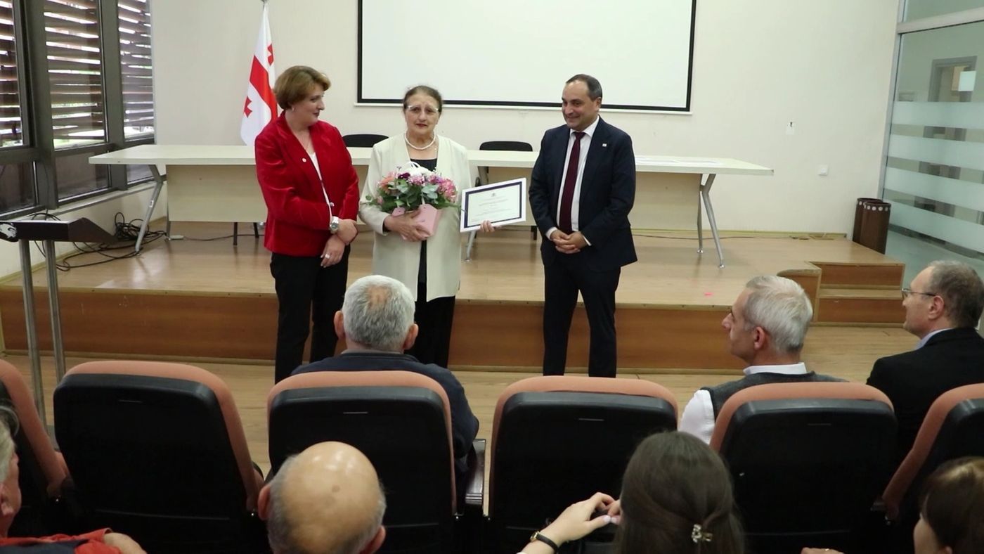 გორისა და მცხეთის მუნიციპალიტეტებში ღვაწლმოსილი პედაგოგები დაჯილდოვდნენ