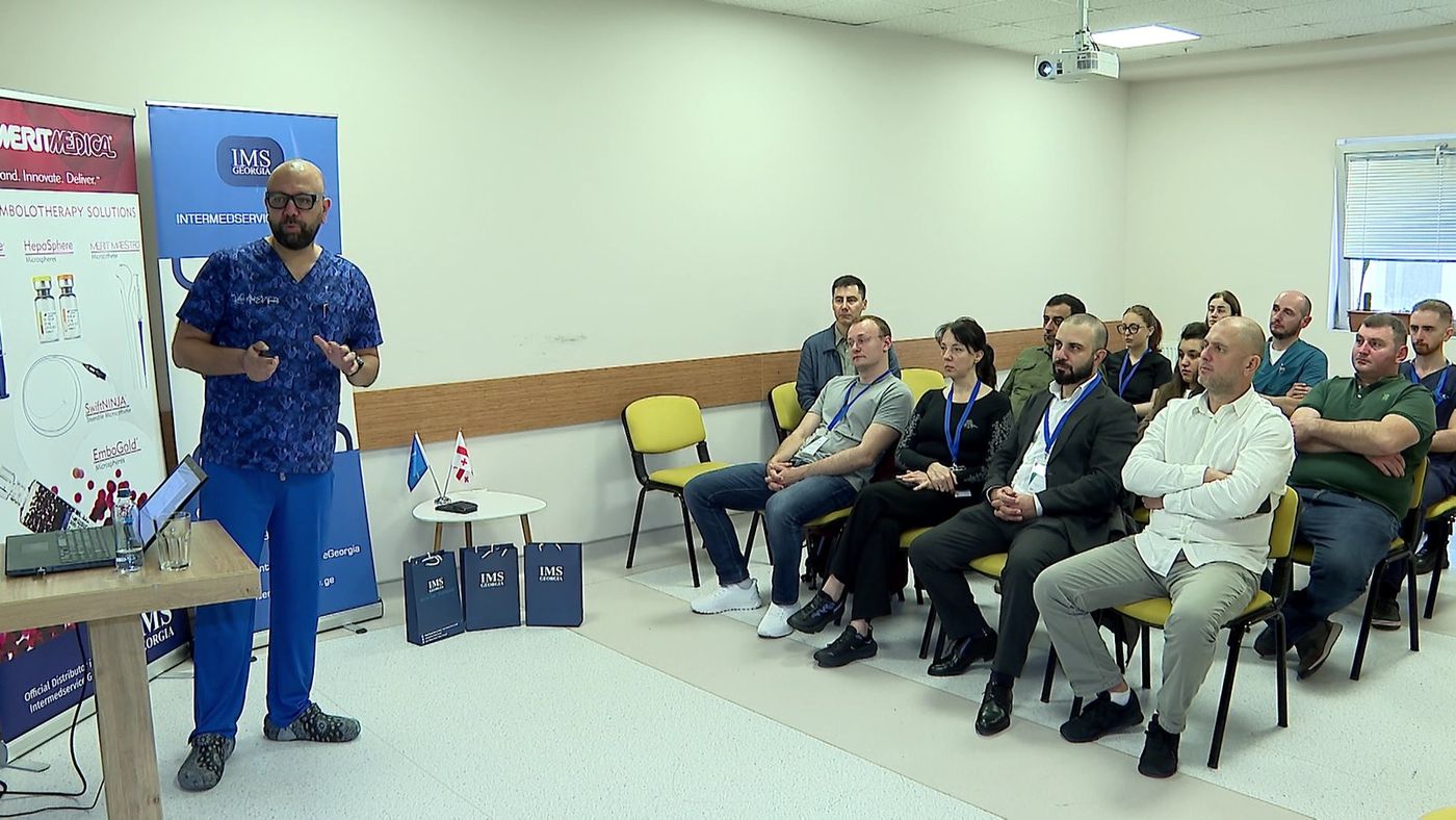 ბათუმის საერთაშორისო საუნივერსიტეტო კლინიკაში, ადგილობრივ და უცხოელ სპეციალისტებს ოსტეოართრიტის მკურნალობის ახალი მეთოდები გააცნეს