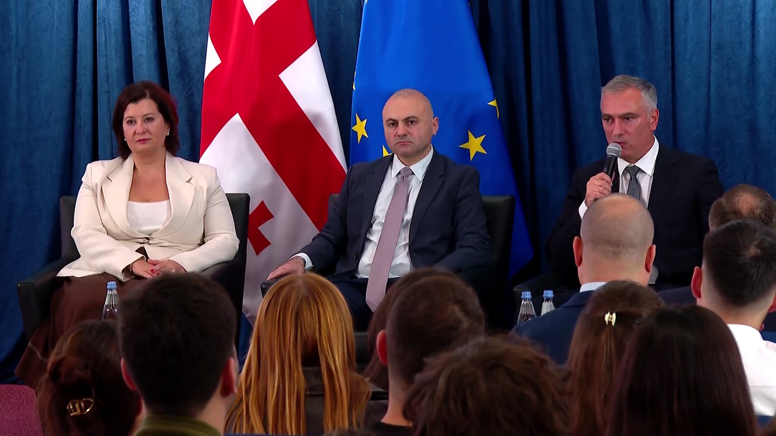 იუსტიციის მინისტრი ანაზღაურებადი სტაჟირების პროგრამით შერჩეულ ახალგაზრდებს შეხვდა