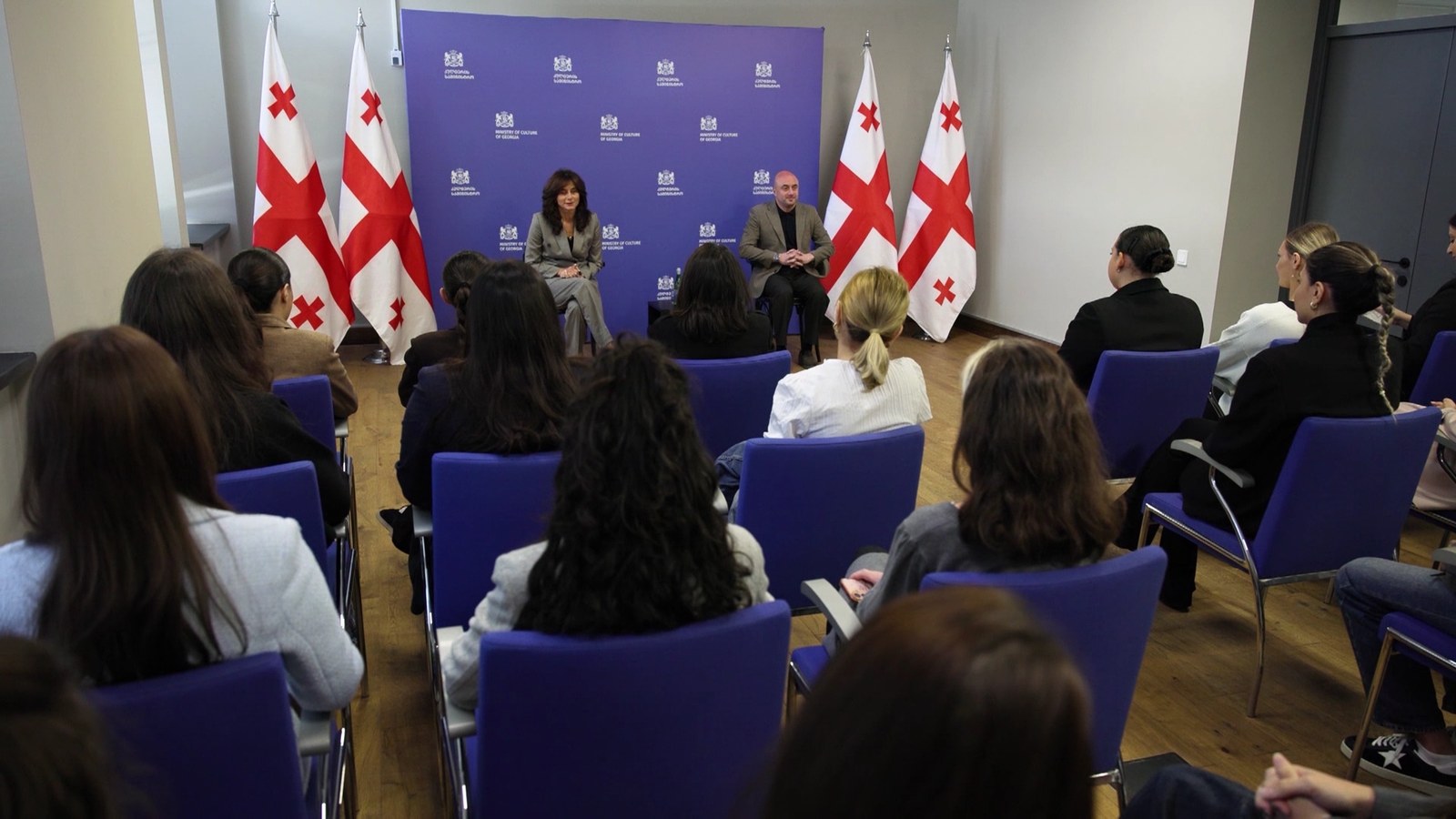 მაია ბითაძე ანაზღაურებადი სტაჟირების პროგრამით შერჩეულ ახალგაზრდებს შეხვდა
