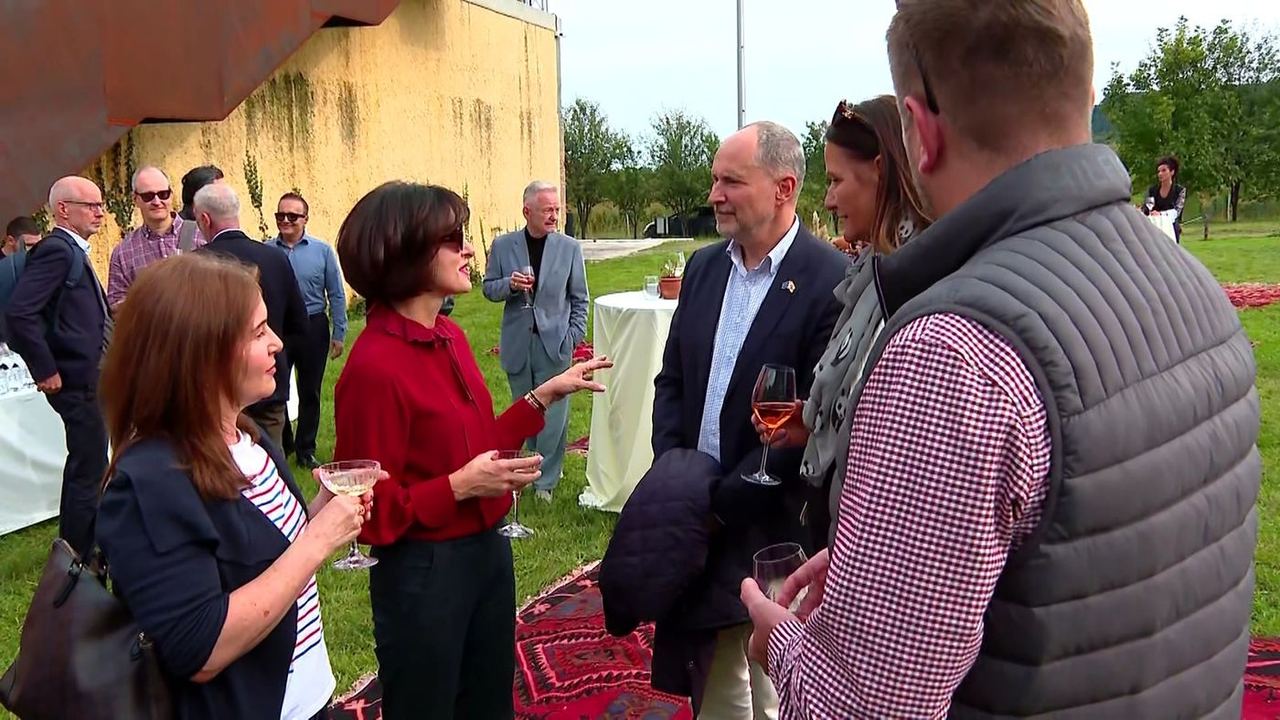 მაკა ბოჭორიშვილმა საქართველოში აკრედიტებული დიპლომატიური კორპუსის წარმომადგენლებს წინანდალში რთველში უმასპინძლა