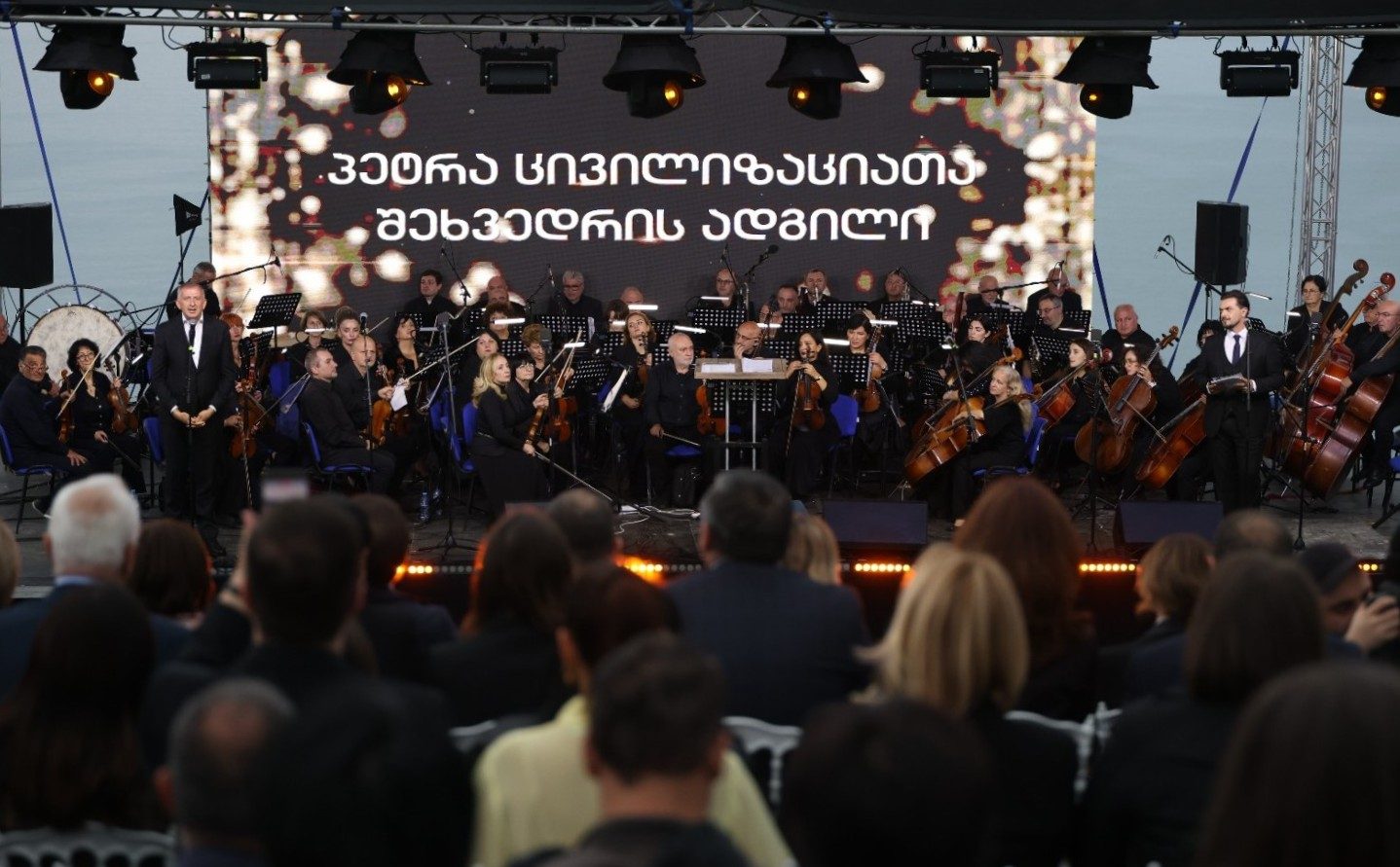 აჭარის მთავრობის თავმჯდომარე ზურაბ პატარაძე ისტორიულ პეტრას ციხეზე გამართულ კულტურულ ღონოსძიებას დაესწრო
