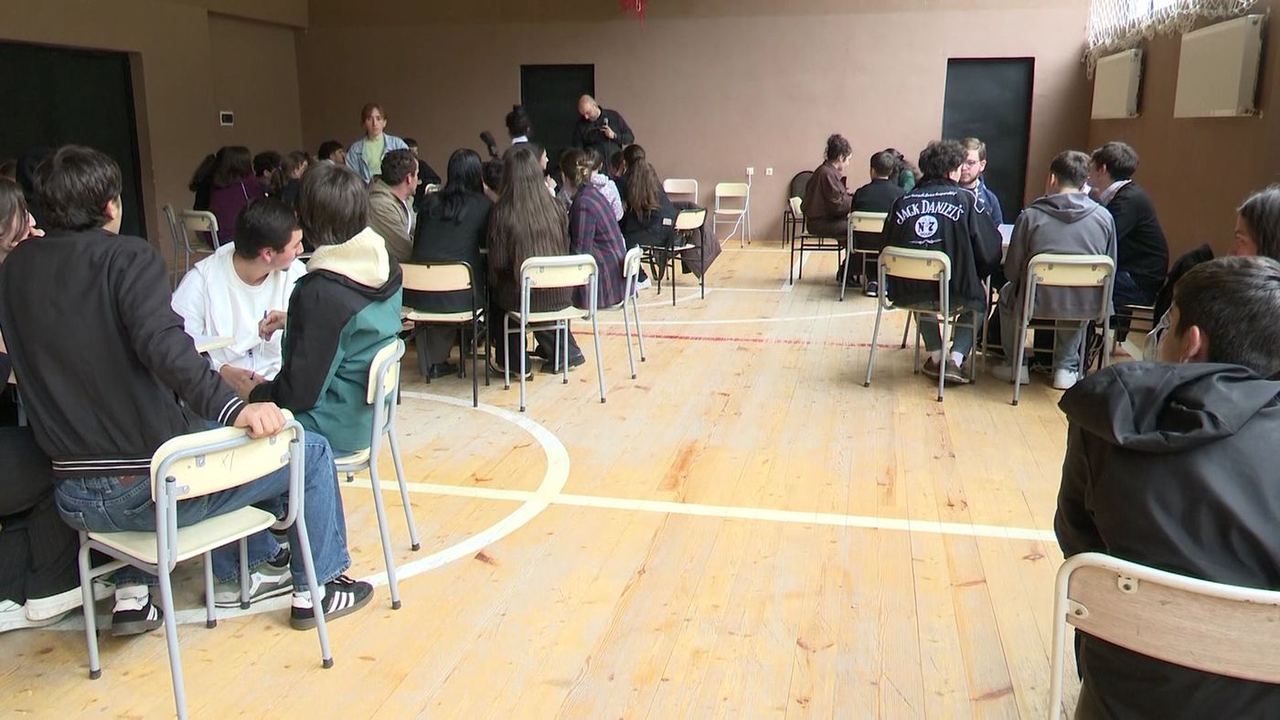 ხულოს მუნიციპალიტეტში ახალგაზრდებისთვის ინტელექტუალური თამაში “რა? სად? როდის?” გაიმართა