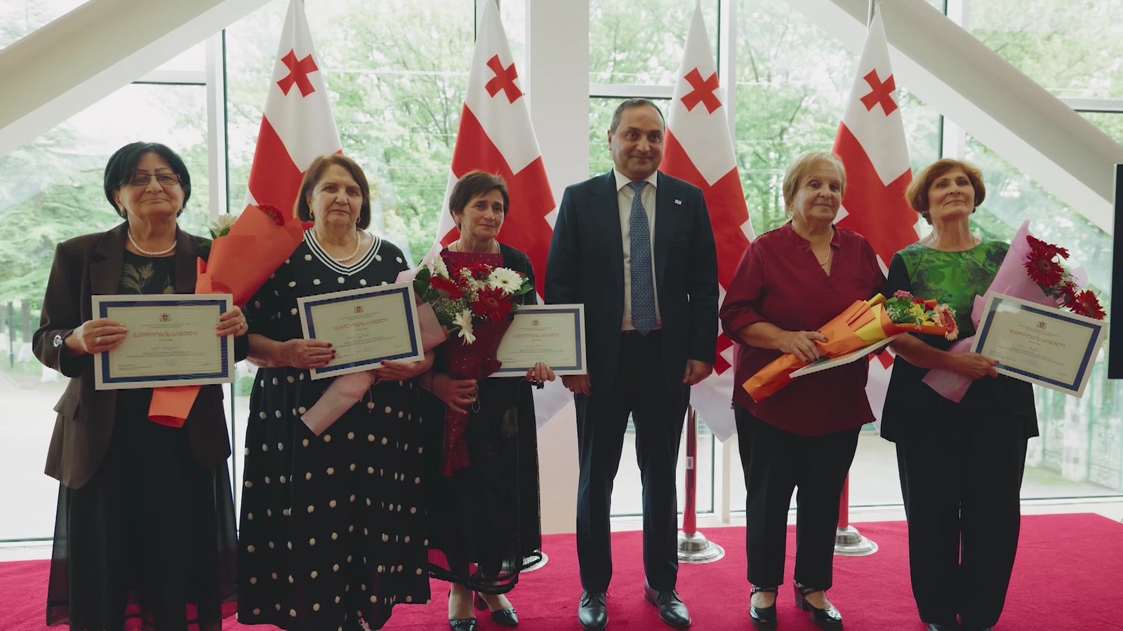 განათლების სისტემაში შეტანილი განსაკუთრებული ღვაწლისთვის, განათლების მინისტრის მოადგილემ ზუგდიდისა და სენაკის მუნიციპალიტეტების პედაგოგები დააჯილდოვა