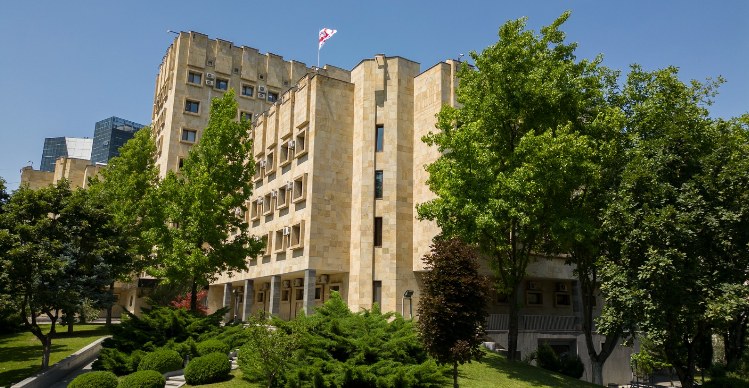 განსაკუთრებით დიდი ოდენობით ნარკოტიკული საშუალების უკანონო შეძენის, შენახვის და საქართველოში უკანონოდ შემოტანის ფაქტზე ბრალდებულს 16 წლით თავისუფლების აღკვეთა მიესაჯა