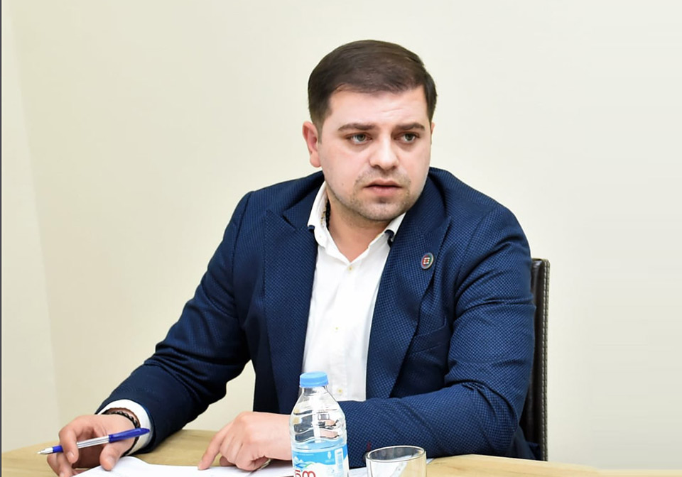 ცოტნე ანანიძე: ევროპული დარბევები და საქართველოში აქციის დაშლა რომ შევადაროთ, სხვაობა აშკარაა - 4 ოქტომბერი მათთან რომ მომხდარიყო, სასახლის ღობეში, "სურამის ციხის ლეგენდის" მსგავსად, ჩაკირავდნენ აქციის მონაწილეებს