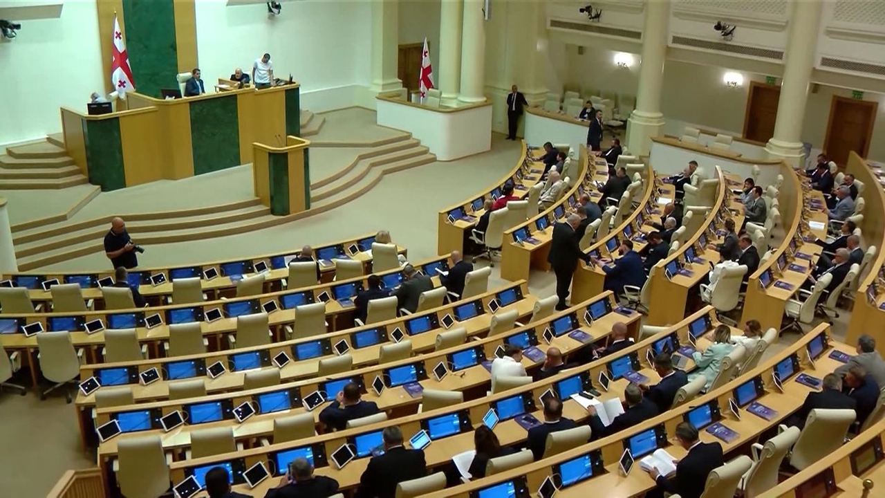 საქართველოს მთავარი ფინანსური დოკუმენტის განხილვა პარლამენტში გრძელდება