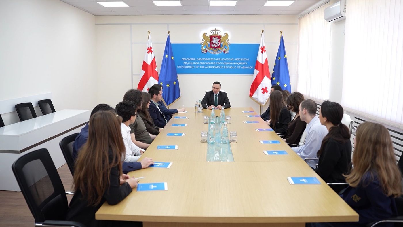 სახელმწიფო უწყებებში ანაზღაურებადი სტაჟირების პროგრამის ფარგლებში 14 ახალგაზრდა სტაჟირებას აფხაზეთის ავტონომიური რესპუბლიკის მთავრობაში გაივლის