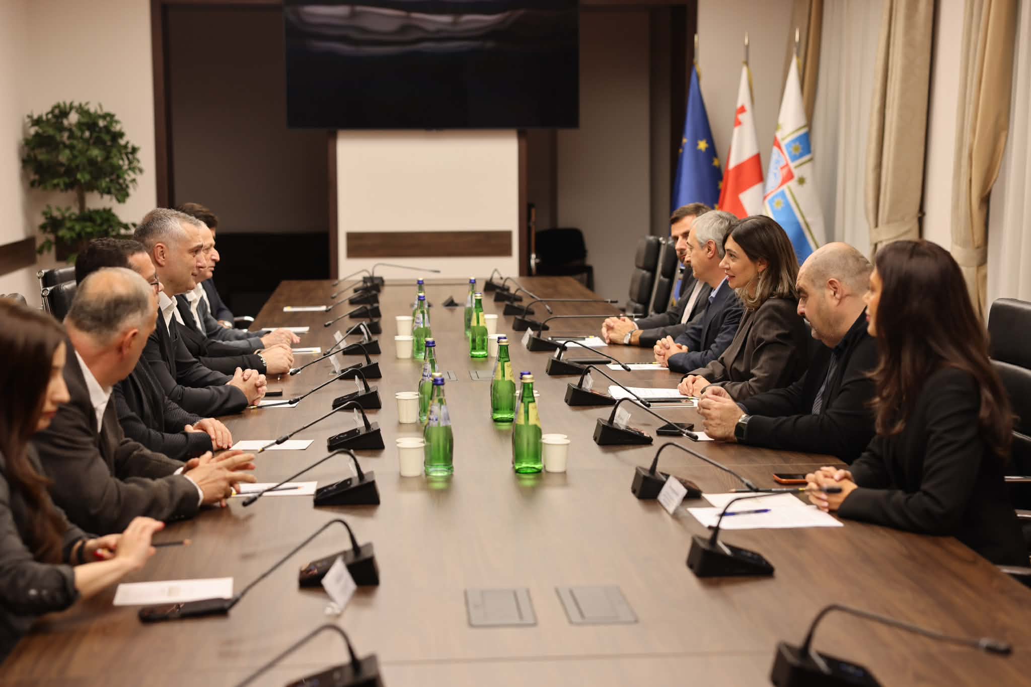 თბილისის საკრებულოში ბათუმის საკრებულოს წევრებთან გაცნობითი ხასიათის შეხვედრა გაიმართა