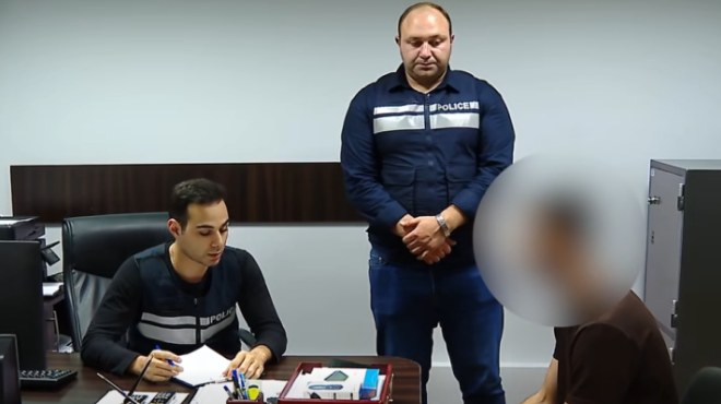 პოლიციამ თბილისში ნარკორეალიზაციის ხელშეწყობის ბრალდებით ორი პირი დააკავა
