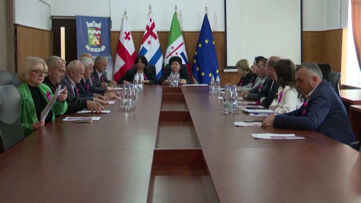 ხულოს მუნიციპალიტეტის ქალთა და ბავშვთა საკითხებზე მომუშავე მუნიციპალური საბჭოს სხდომაზე სამი საკითხი განიხილეს
