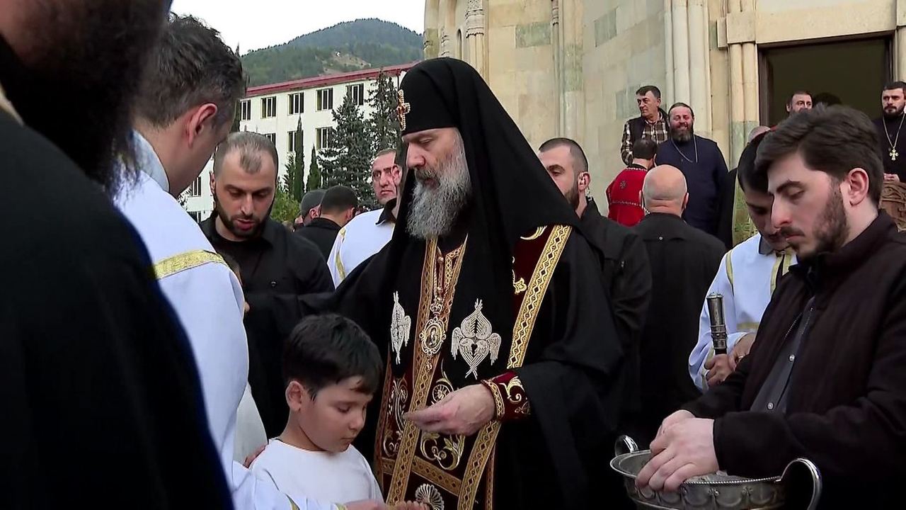 საქართველოს კათოლიკოს-პატრიარქი შუახევში - დღეს პატრიარქმა 1200 - ზე მეტი ადამიანი მონათლა