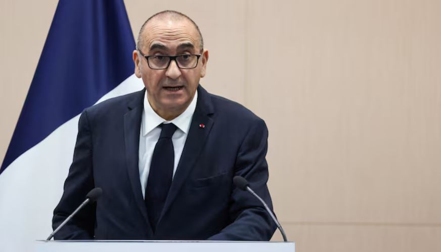 საფრანგეთის შს მინისტრი აცხადებს, რომ ქვეყანაში კომენდანტის საათი ძალაში დარჩება, უქმეებზე კი 1 435 ადამიანი დააკავეს