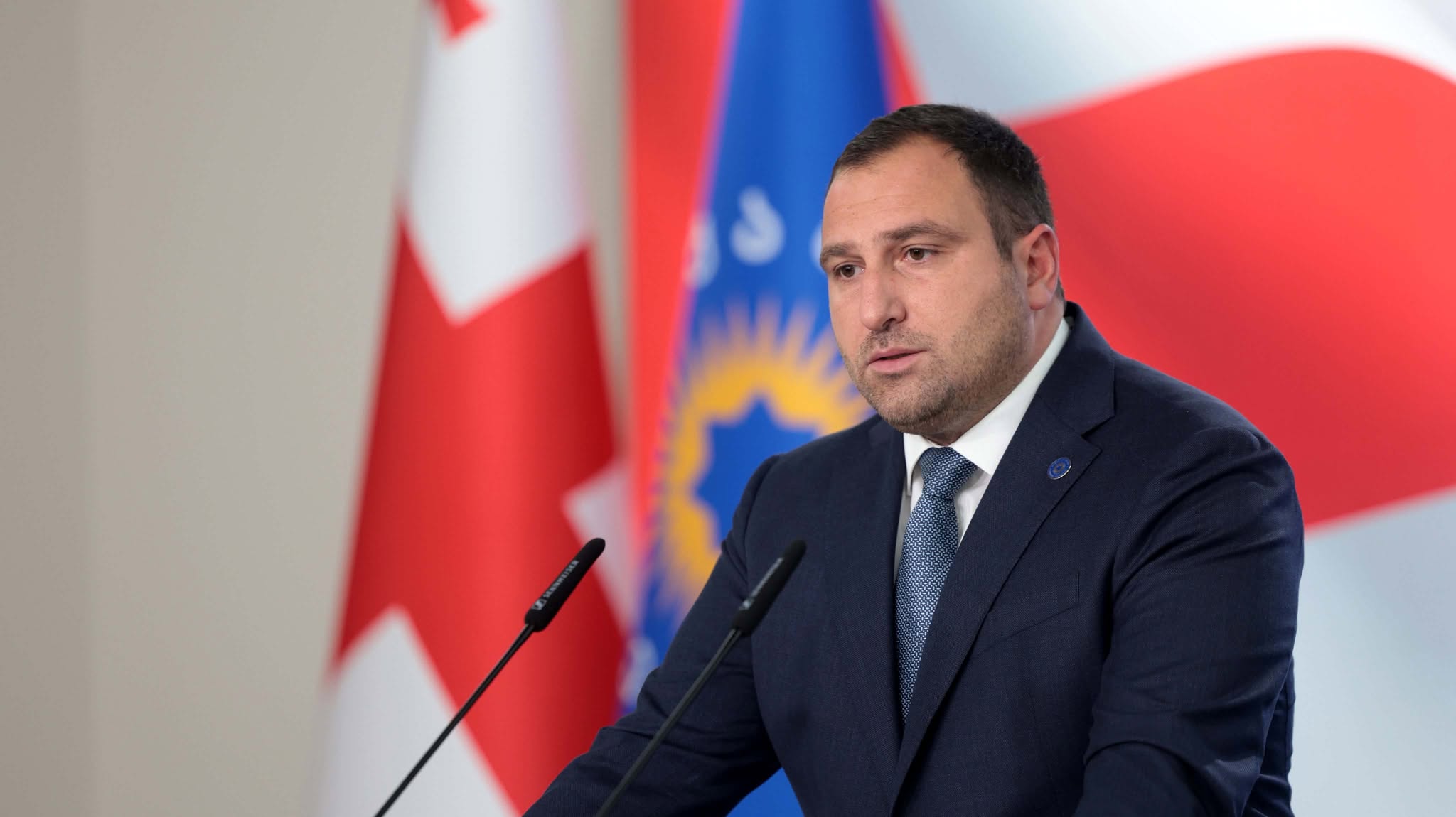მმართველი გუნდის წევრების განცხადებით, პარტიების აკრძალვის შემდეგ, პოლიტიკური პროცესი ტოქსიკური გარემოსგან გაიწმინდება - რას აცხადებენ სარჩელის ადრესატები