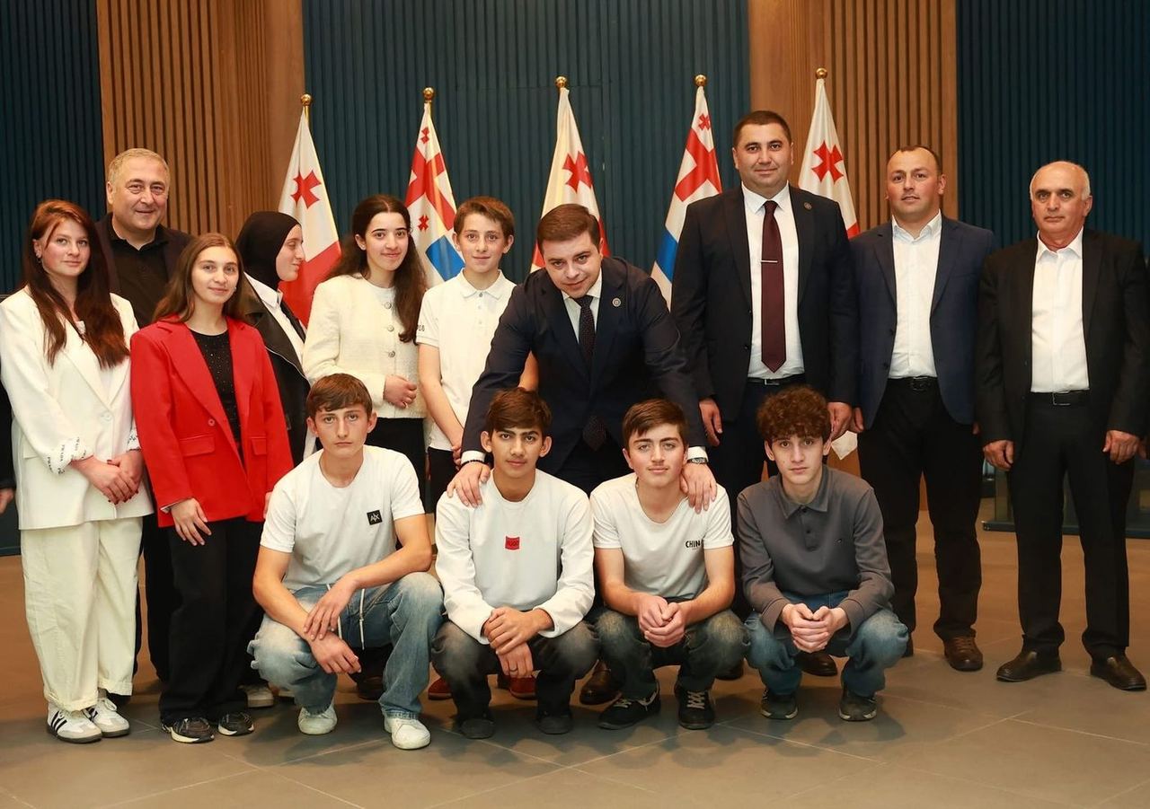 აჭარის უმაღლეს საბჭოს სასწავლო-შემეცნებითი ვიზიტით ხულოს მუნიციპალიტეტის სოფელ ბეღლეთის საჯარო სკოლის მოსწავლეები ეწვივნენ