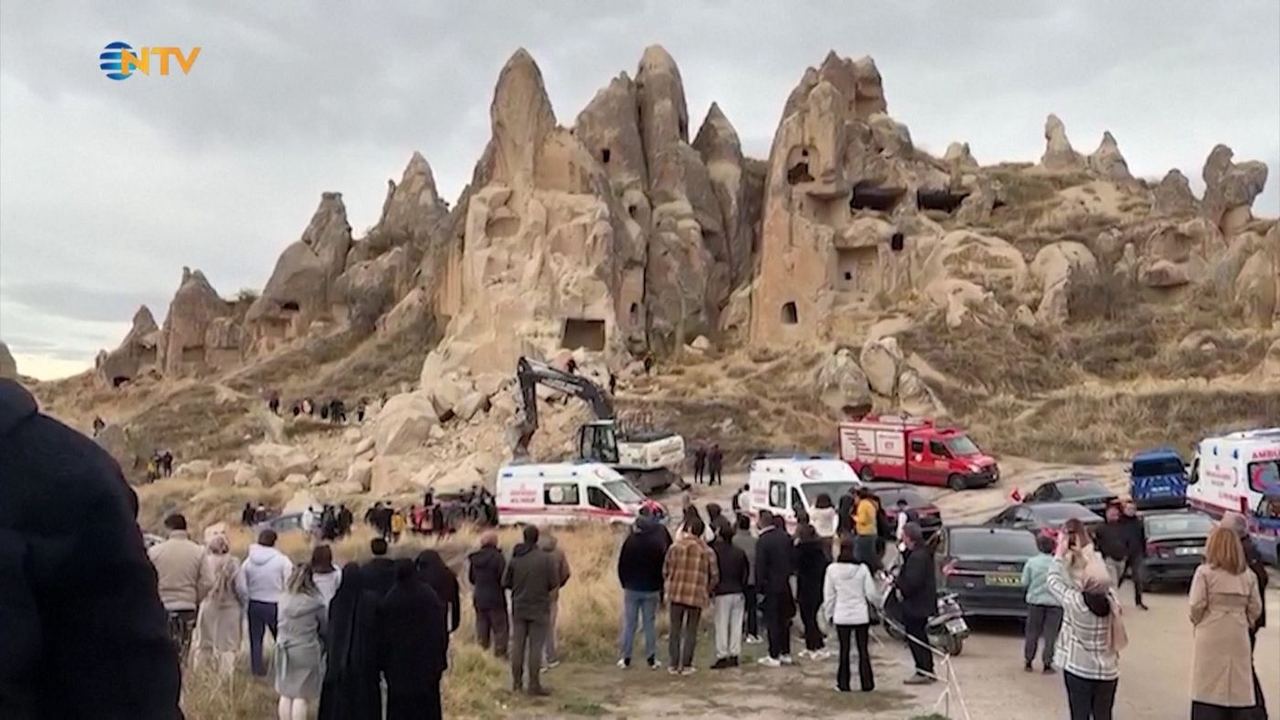 თურქეთის პოპულარულ კურორტ კაპადოკიაში, ძლიერი წვიმის შედეგად, ე.წ. „ფერიების საკვამურების“ -ვულკანური წარმონაქმნების ნაწილი ჩამოიშალა