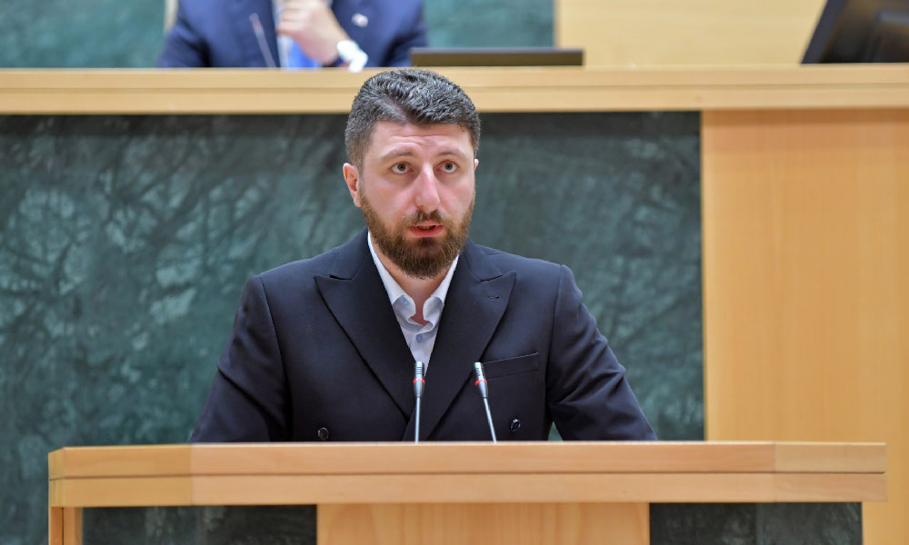 არჩილ გორდულაძე – გამაოგნებელი იყო ნიკა გვარამიას და მისი პარტიის განცხადება, რომ „მშვიდობიანი დამხობა“ გამართლებულია, შეუძლებელია, საზოგადოებას ამაზე უფრო პირდაპირი აღიარება მოესმინა