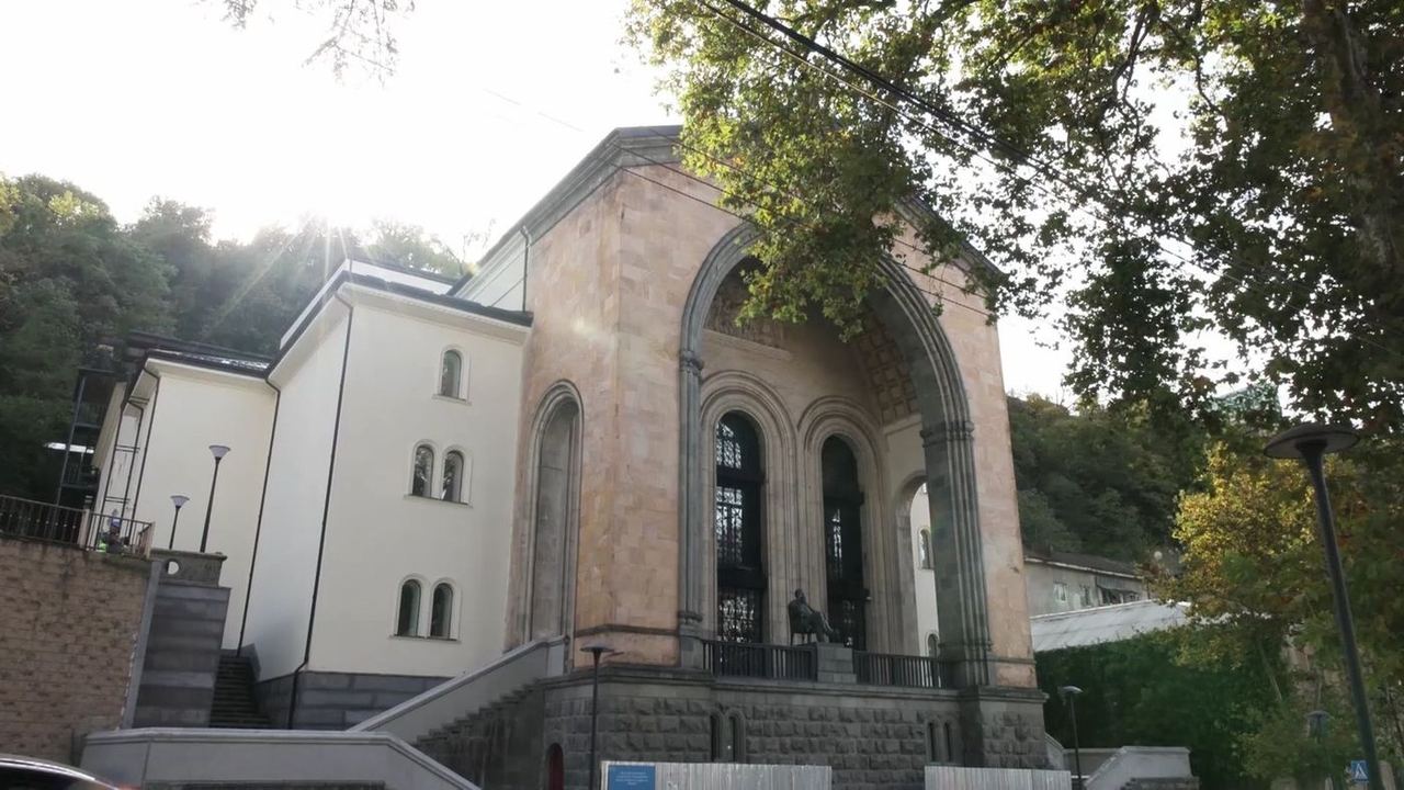 ჭიათურაში დრამატული თეატრის რეაბილიტაციის პროცესს კულტურის მინისტრი გაეცნო