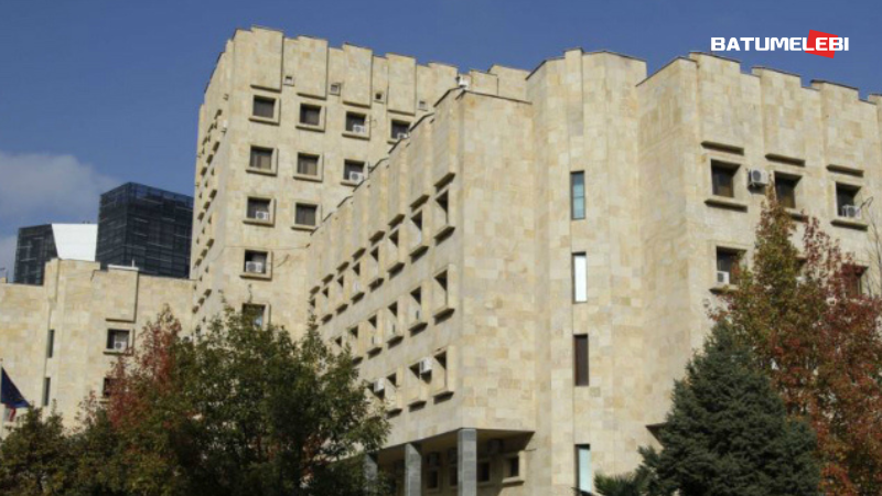 „სთხოვდა შიშველი სხეულის ჩვენებას“ – პროკურატურამ ერთი პირი დააკავა