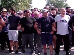 მევენახეებმა კახეთში გზა, რამდენიმე ადგილას გადაკეტეს