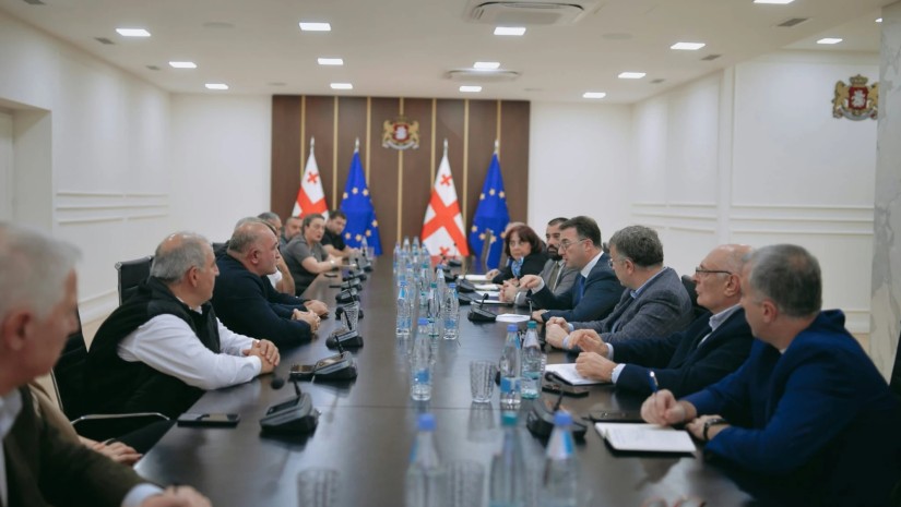 "ჩვენი მიზანია, ხელი შევუწყოთ საექსპორტო შესაძლებლობების გაფართოებას" - სონღულაშვილი ხილის ექსპორტიორებს შეხვდა