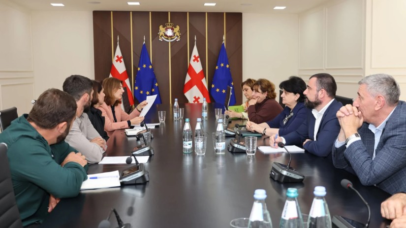 ლაშა ავალიანმა ლორის წარმოების განვითარების საკითხი რაჭული ლორის მწარმოებელთა ასოციაციასთან განიხილა