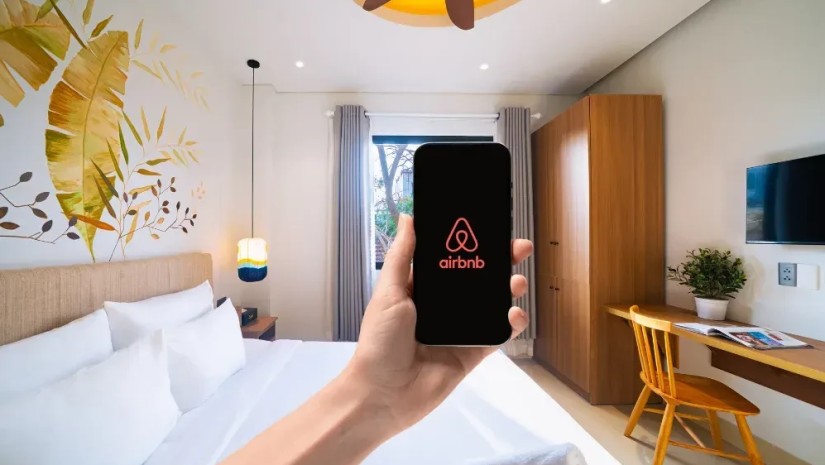 Airbnb მოგზაურებს, შვებულების დროს ძლიერი წვიმის გამო, კომპენსაციას გადაუხდის