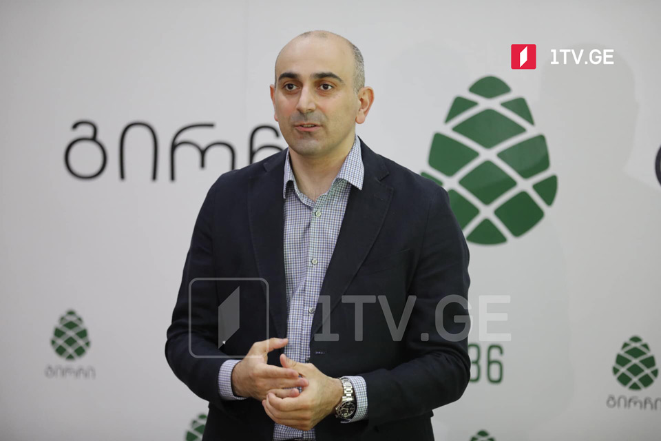 ალექსანდრე რაქვიაშვილი – IRI-ს კვლევა ჩაუტარებია და მიდის ჩხუბი ოპოზიციაში, თურმე ქოცებს 36% აქვთ და ოპოზიციას ჯამში, ორჯერ ნაკლებიო, „ლელო“ არ იზომებაო, ჩერგო გიჟს გავსო, ნული უწერიაო