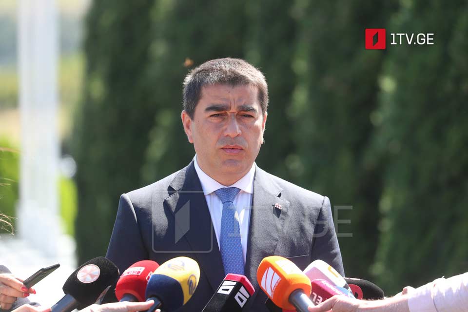 შალვა პაპუაშვილი – ჰერჩინსკი გვეუბნება, რომ დედის გინება, მონის წოდება და ფაშიზმი საქართველოს კულტურული მემკვიდრეობაა, ვის რაში სჭირდება მისი დამტვრეული ქართული, თუ ასეთ რამეს აკადრებს ქართველ ხალხს