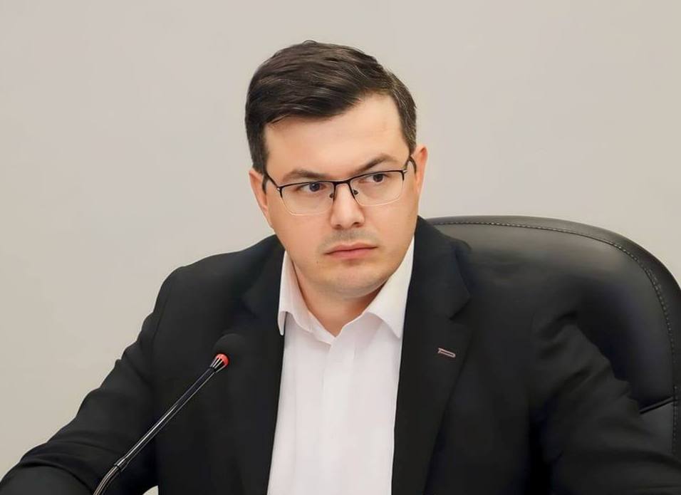 გიგა ფარულავა – ღარიბაშვილმა თავისი მოკლე ჭკუით დრო იხელთა და მაშინ, როდესაც „ოცნება“ ჩვენი პარტიის აკრძალვას ცდილობს, სურს, მორიგი წერილით პატრონს ასიამოვნოს