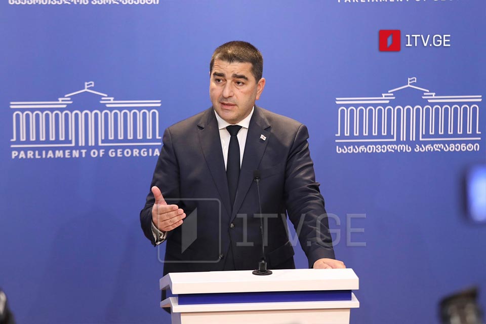 შალვა პაპუაშვილი – ბახმაროს შეხვედრაზე მიჩნდება ეჭვი, რომ შესაძლოა, საქმე გვქონდეს კანონმდებლობის გვერდის ავლასთან, სკანდალი იქნება, თუ ევროსაბჭოს ადგილობრივი ოფისი ამაში აღოჩნდება გახვეული