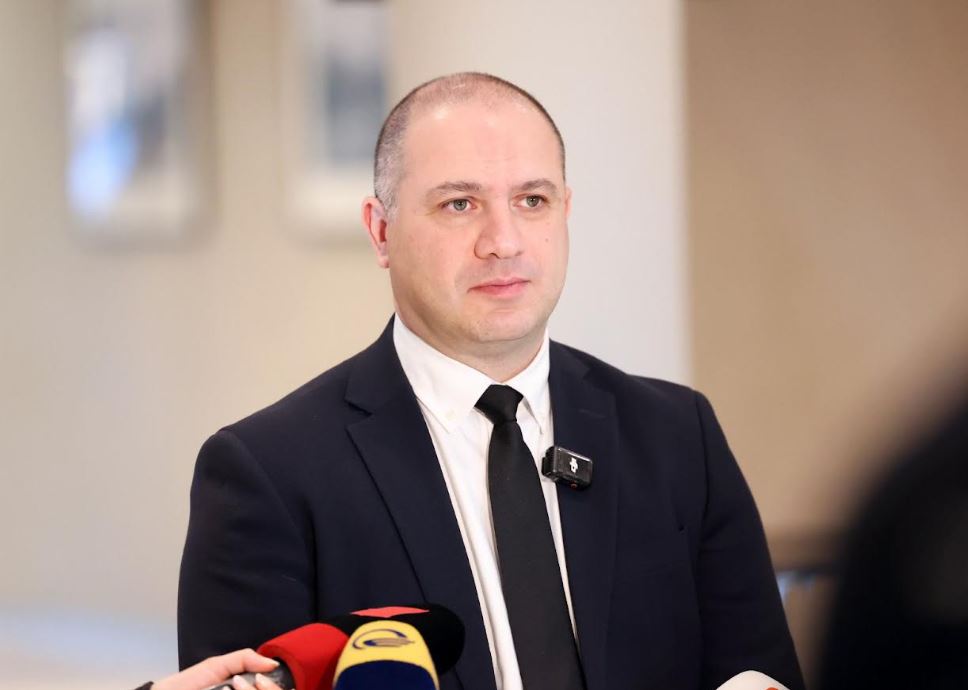 გივი მიქანაძე – ფორმა სავალდებულოა დაწყებით კლასებში, მშობელი თუ არ ჩააცმევს ბავშვს ფორმას, იქნება კონკრეტული მექანიზმები, რაც შეიძლება ამოქმედდეს