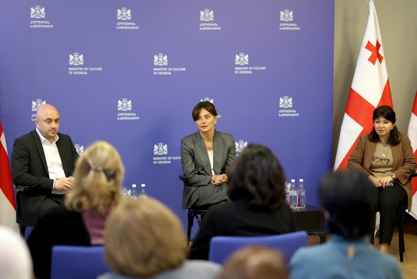 მაია ბითაძე კულტურის სამინისტროს დაქვემდებარებაში მყოფი სახელოვნებო სასწავლებლების ხელმძღვანელებს და წარმომადგენლებს შეხვდა