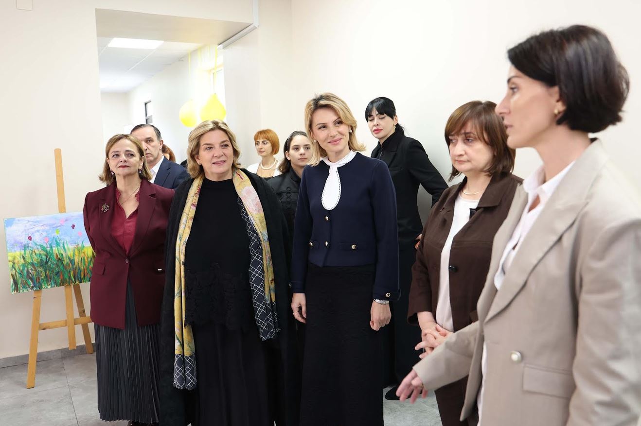 საქართველოს პირველმა ლედიმ, თამარ ბაგრატიონმა ბათუმის №26 საჯარო სკოლასთან არსებული ინკლუზიური განათლების ცენტრი მოინახულა