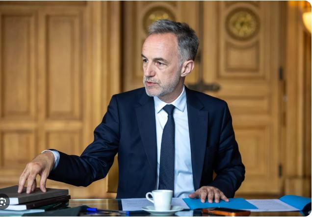 პარიზის მერი საფრანგეთის მთავრობას და პოლიციას მოუწოდებს, პრიორიტეტი დიალოგს მიანიჭონ