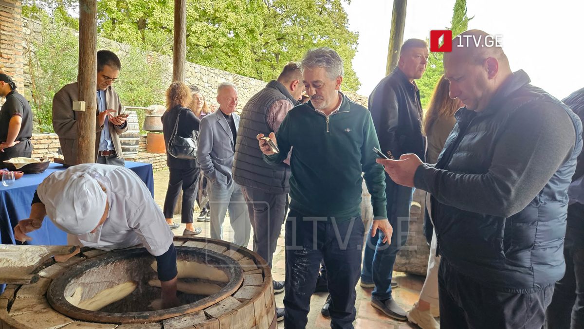 ვატიკანის წმინდა საყდრისის ელჩი – ძალიან მიხარია, რომ კახეთში ვარ და ვმონაწილეობ ყურძნის კრეფაში, ეს ყველაფერი გვაჩვენებს, როგორ ვიშრომოთ, ვიყოთ ბუნებასთან, ამავდროულად ღმერთთან ახლოს
