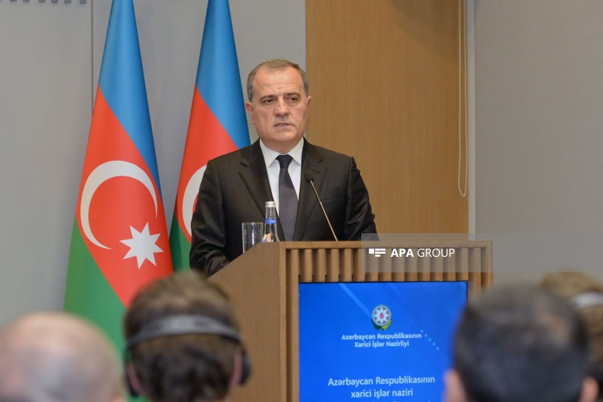 აზერბაიჯანის საგარეო საქმეთა მინისტრი აცხადებს, რომ კასპიის ზღვაში წყლის დონის კლების გამო, ბაქოს პორტში ფსკერის გაღრმავების სამუშაოები მიმდინარეობს