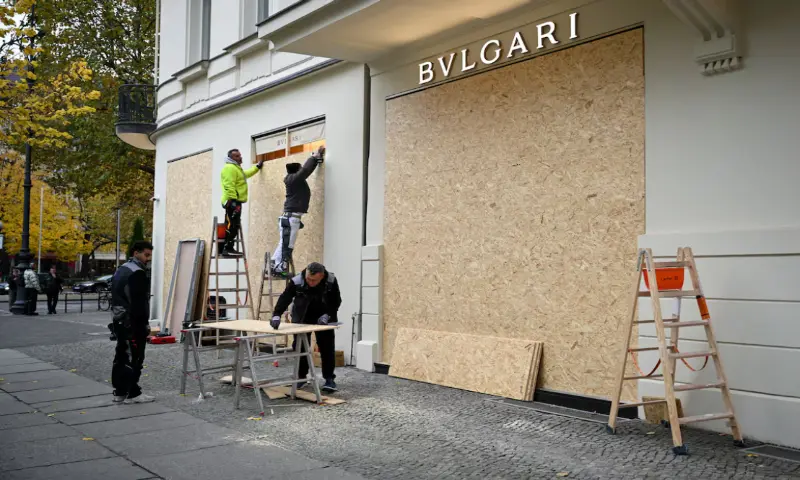 31 ოქტომბერს გერმანიის 34 ქალაქში საპროტესტო აქციებია დაგეგმილი, ბერლინში ბრენდულმა მაღაზიებმა ვიტრინები აჭედეს და ობიექტების ადრე დაკეტვას გეგმავენ
