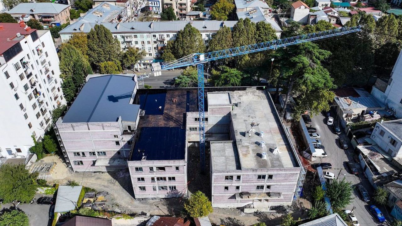 რევაზ სოხაძე თბილისის საჯარო სკოლებში მიმდინარე და დაგეგმილ ინფრასტრუქტურულ პროექტებს გაეცნო